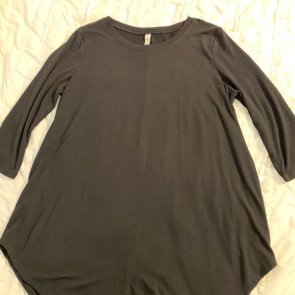 Zenana Premium brand Black knit tunic style shirt